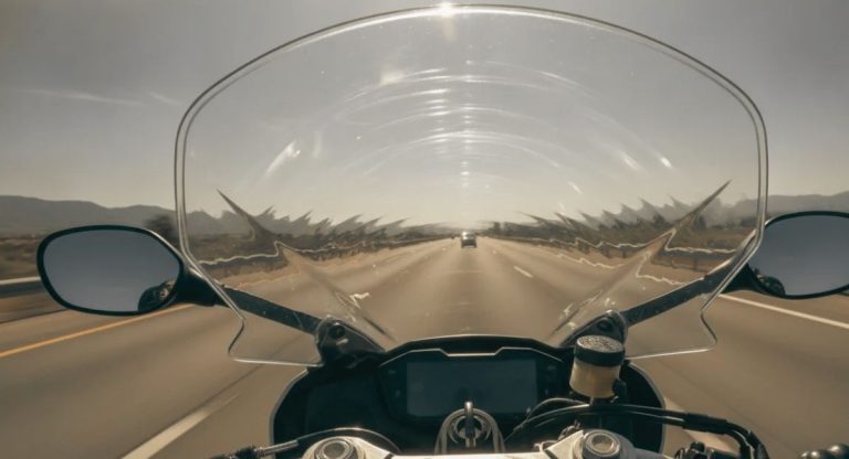 Zoom sur la bulle d'une moto